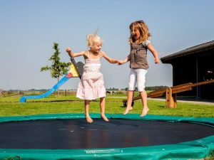 Trampoline springende meisjes