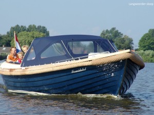 sloep varen op de friese meren